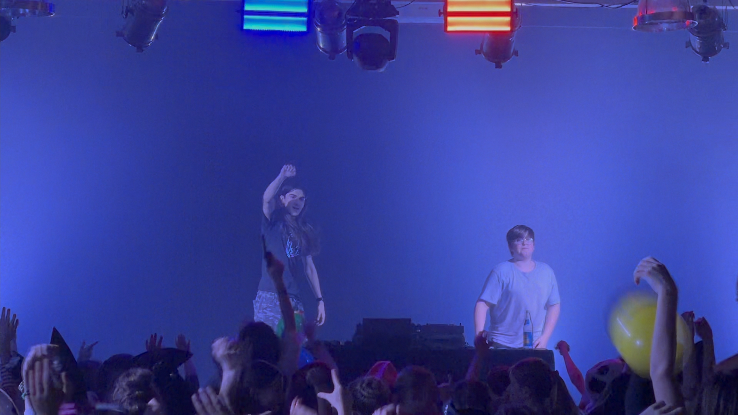 OperatorRet auf der Bühne bei der Big Stage Experience